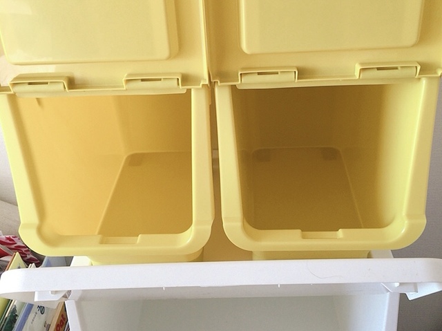 フタを開けて固定できるので子どもも簡単に出し入れ可能