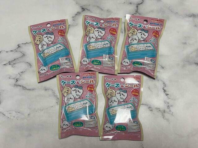 セリアで買えるちいかわの新商品「ちいかわ　ケース＆シール」をレビュー！