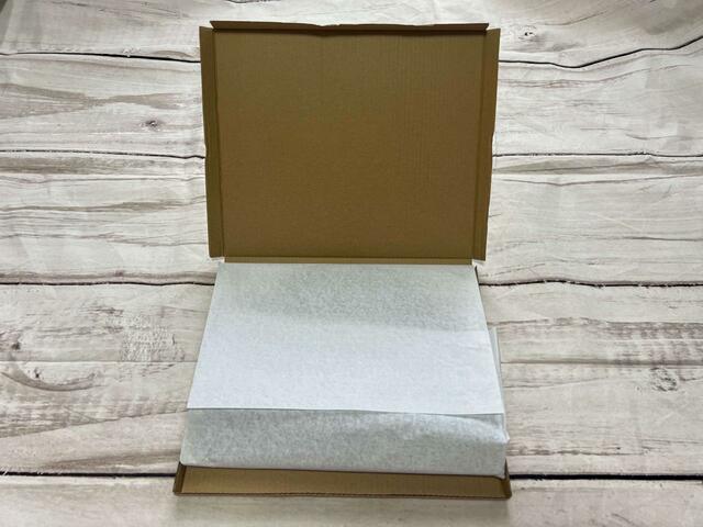 【STORY（ストーリィ）11月号増刊付録】いざ開封！TSURU By MARIKO OIKAWAの自立型ミニバッグは薄紙に包まれています