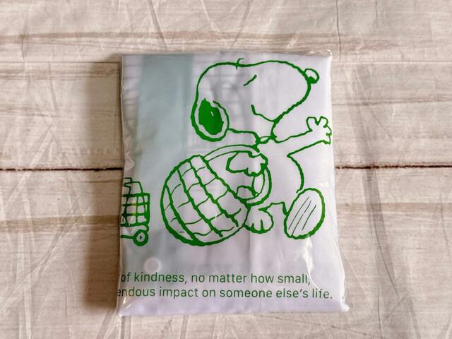 SNOOPY レジ袋風エコバッグ／1,980円（税込）