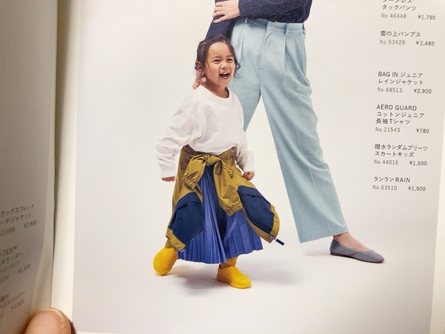 【ワークマン 子供用スニーカー】コーデの主役になりそうな全体がイエローのスニーカー