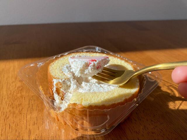 【シャトレーゼ　苺スイーツ】大粒の苺は1/2カット入っています