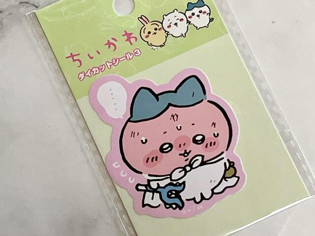 【100円ちいかわ雑貨】ラッコを初めて「お師匠」と呼び、「流行ってるのか…？」と聞かれて赤面してしまったハチワレですね♪尊い…！