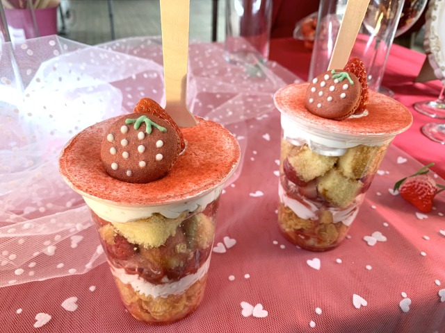 〈アッシュ×エムbébé〉湘南いちごのメリメロパフェ（プレーン 1,200円）