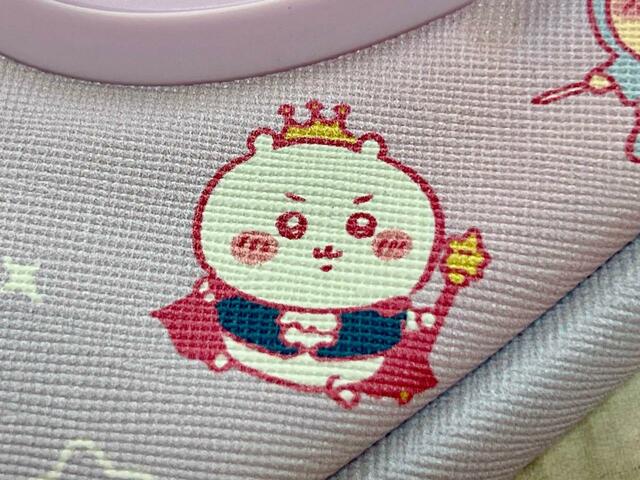 王子様に扮したちいかわ。勇ましい表情がかわいい！