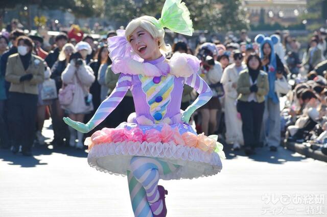 東京ディズニーランド「イッツ・ア・スウィーツフルタイム！」の模様：「ディズニー・パルパルーザ」第3弾「ヴァネロペのスウィーツ・ポップ・ワールド」