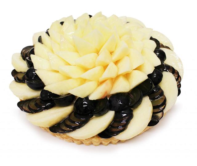 桃とぶどうのケーキ　ベース：マスカルポーネ