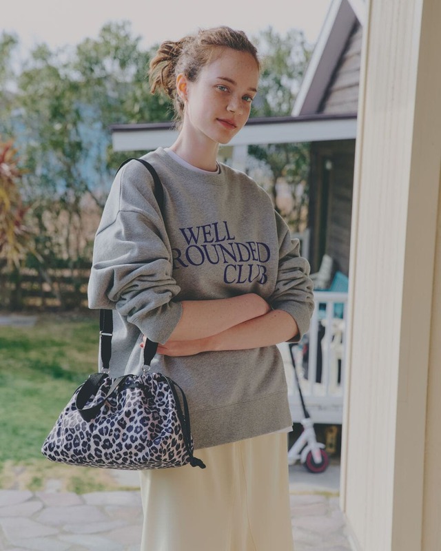 【レスポートサック「E/W City Drawstring Bag」】ハンドバッグとしてもショルダーバッグとしても使えるデザイン