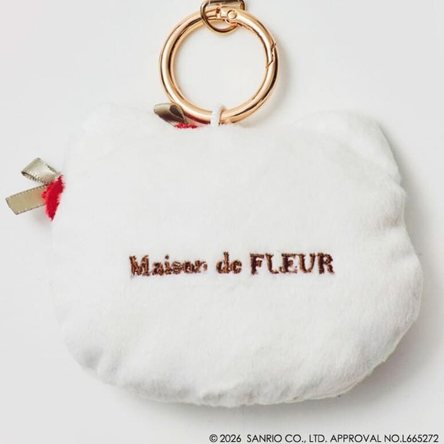 【ハローキティ×Maison de FLEUR】『Maison de FLEUR×HELLO KITTY いちごぬいぐるみチャームBOOK』(宝島社)3190円/バックにはブランドネームの刺繍入り