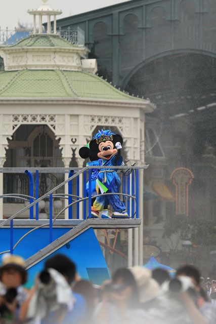 ずぶ濡れエンターテイメント「雅涼群舞」／TDL「ディズニー夏祭り」2015（撮影：YOSHI）