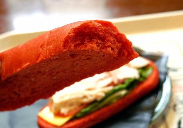 チキンとポテトのサンドウィッチ