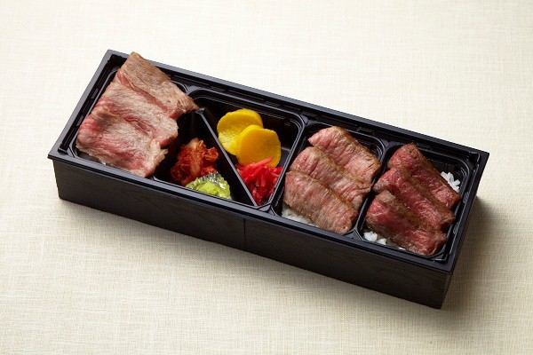 秋田県「焼肉みつなし」三梨牛ステーキ三味弁当（1人前）2,700円