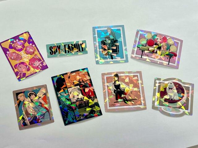 キラキラホログラムシール3（8枚）四角い形のものもあります♪こちらにもコミックの表紙のイラストが！