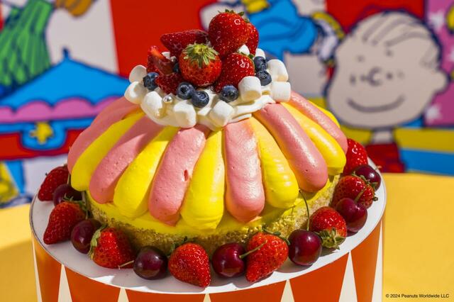 「サーカステント」<期間:2024年7月6日〜9月16日>【【スヌーピー】カラフルな“サーカススイーツ”が食べ放題!ヒルトン広島でスヌーピーと仲間たちの夏のスイーツカーニバル!】