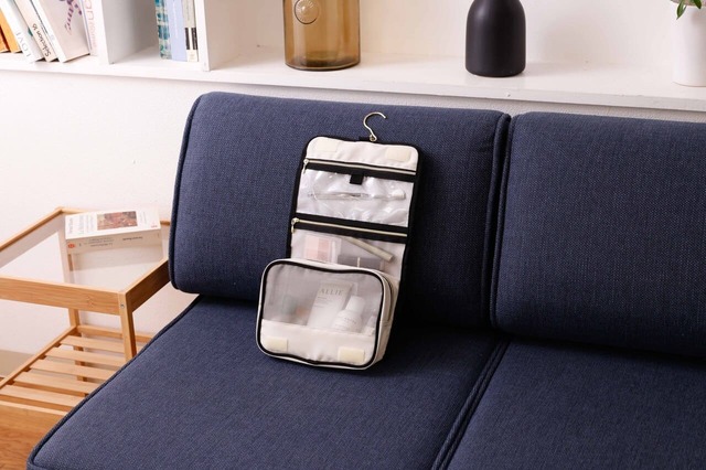 【ace.×HAyU】フックで吊り下げられる「コスメポーチ」￥5,500