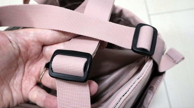 【ワークマン 高撥水マザーズキルティングマルチアウトポケットトート】手提げ・肩掛け・斜めがけの3通りの持ち方が可能!どの持ち方でもベルトの長さは調節可能です