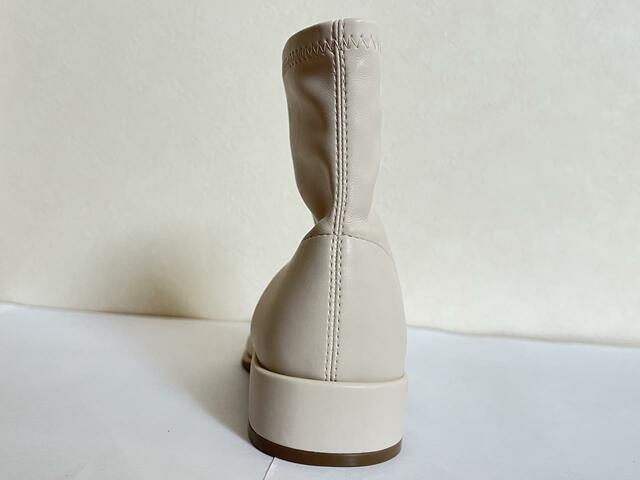 【GU ウルトラストレッチローヒールブーツ】詰め物がないと少しつぶれた状態になります