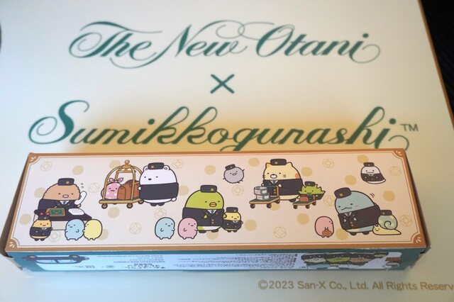【すみっコぐらしルーム in ホテルニューオータニ】限定ノベルティグッズのてのりぬいぐるみ（箱の裏側） ©San-X
