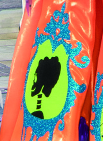 スカートにあやしげな模様