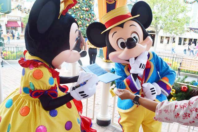 キャラクターグリーティング|香港ディズニーランド・リゾートキャラクターグリーティング|香港ディズニーランド・リゾート