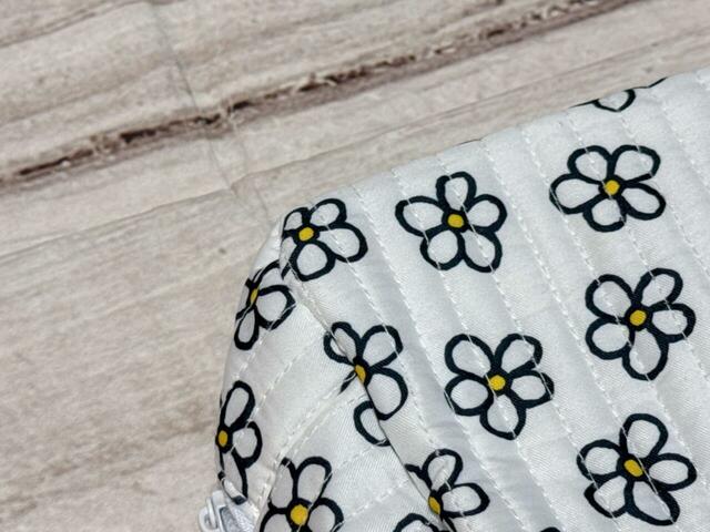 素材はポリエステル