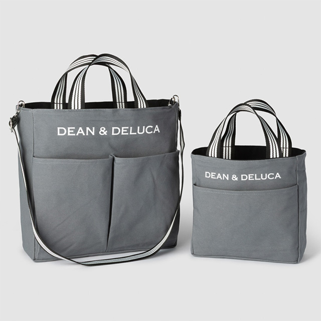 【DEAN ＆ DELUCA「リバーシブルトートバッグ」】ブラック面にはさりげない刺繍ロゴ、グレー面にはシルク印刷のロゴを配置