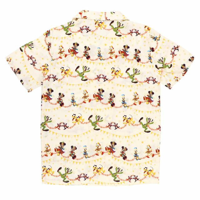 アロハシャツ 4,500円|サイズ:S、M、L ※総柄アイテムのため、1枚1枚柄の出方が違います。|東京ディズニーリゾート40周年“ドリームゴーラウンド”スペシャルグッズ|発売日:2023年4月10日(月)|販売店舗:東京ディズニーランド「グランドエンポーリアム」、東京ディズニーシー「エンポーリオ」