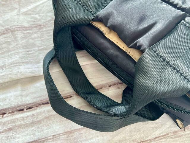 ハンドルは微光沢素材。持ちやすいのがGood！