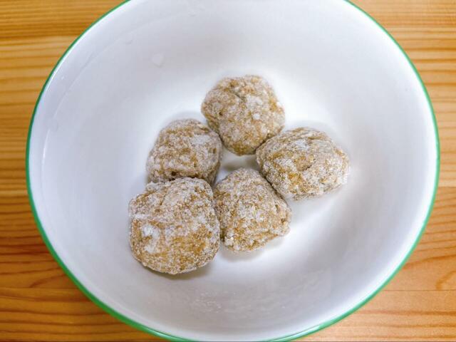 【ドン・キホーテ 国産鶏肉使用肉だんご】おおよそ76個も入っています！