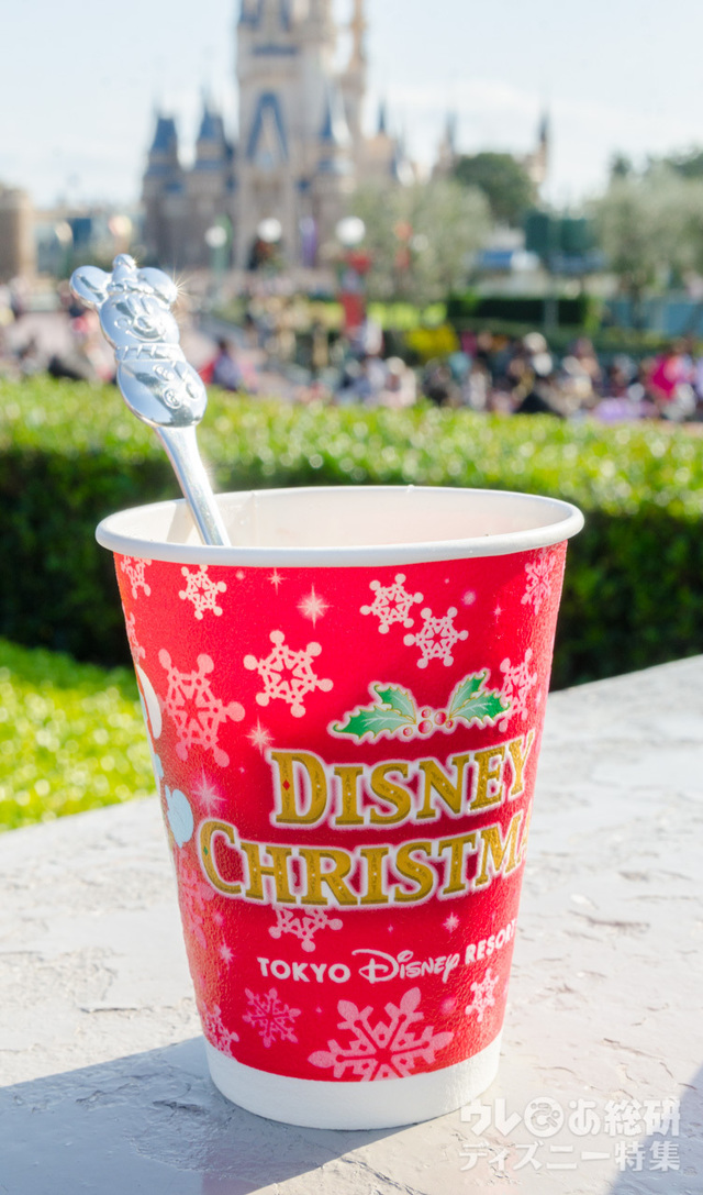 アップル&シナモンのホットドリンク、スーベニアスプーン付き ¥800