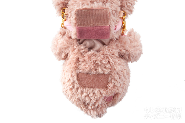 ポシェット 3,400円|【からだの長さ】約31cm|東京ディズニーシー「ダッフィーのハートウォーミング・デイズ」2018|【販売店舗】マクダックス・デパートメントストア