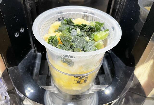 コンビニ各社で絶賛実施中の「店頭で一手間加える」フローズンドリンク