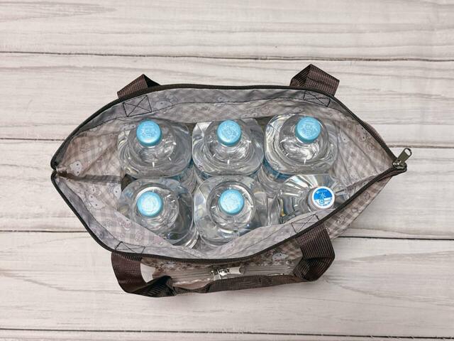 2Lペットボトルが6本入る大容量サイズ