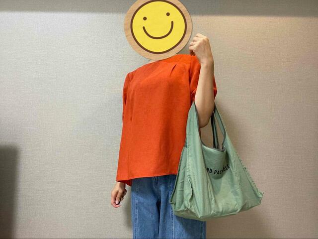 【アンドパッカブル コンビニ マルシェバッグ エコバック】ひじにかけて持つこともできます