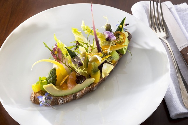 サラダ・オン・ブレッド