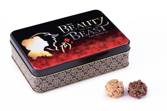 チョコレートクランチ 1,500円｜サイズ：W173×H48㎜×D122mm｜※劇団四季オフィシャルウェブショップでのお取り扱いはございません。｜劇団四季 ディズニーミュージカル『美女と野獣』東京ディズニーリゾート内舞浜アンフィシアター公演オリジナルグッズ