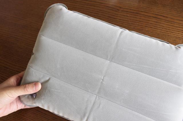 【セリア】エアー腰まくら／100円