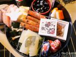 おせち・三段重「ミッキー&ミニー」｜27,900 円(税込)