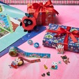 【Afternoon Tea LIVING】ぬいぐるみポーチ 2,860円、モバイルステッカーセット 1,100円、ラッピングペーパーセット 2,530円、メモスタンドクリップ 990円、マスキングテープ(レッド) 825円、マスキングテープ(ブルー) 990円