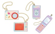 【PLAZA】「IDケース ガラケー」￥2,310、「IDケース デジカメ」￥2,200