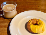 【タリーズコーヒー　彩りOIMOドーナツ】フレンチローストが好相性とのことですが、今回はあえてカフェラテを合わせました