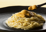 日本海産ムラサキ雲丹とパルミジャーノチーズのパスタ