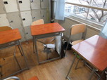 麻布学園の教室は、ほかの学校とは比べ物にならないほど汚い!?