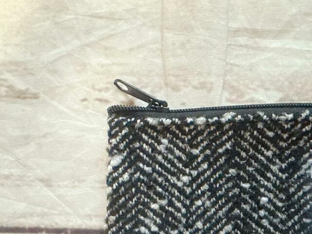 ファスナーで開閉する仕様