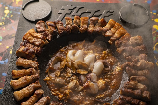 サムギョプサル×海鮮ホルモン鍋ナッコプセ