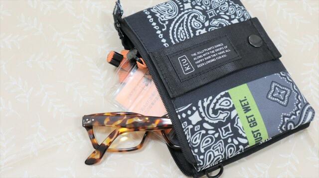 【KiU エチケットポーチ】サングラスや入館証にも最適