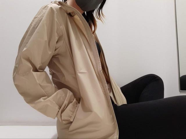 【無印良品のシェルジャケット】肌なじみのいいベージュカラー