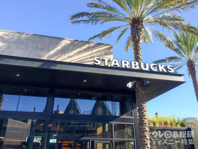 日本でもおなじみの「スターバックス」ディズニー・スプリングス内には2店舗がある。