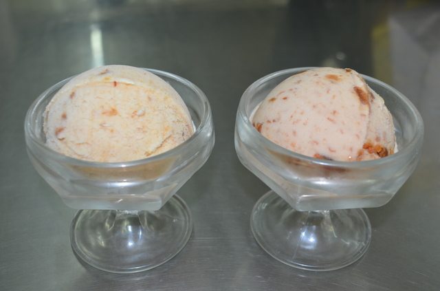 肉鬆味(左)と豚足味(右)は流行りの塩バニラ風味で、案外悪くない