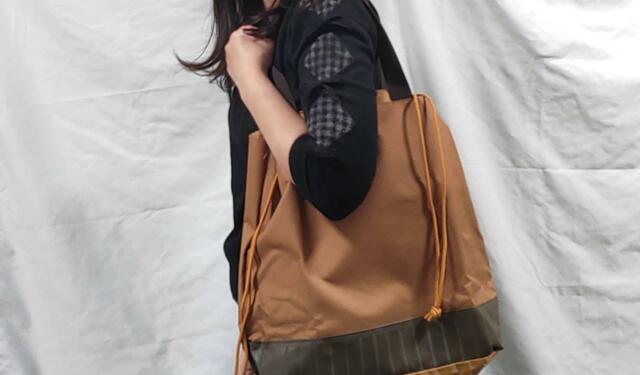 「MonoMax」巾着部分を締めると雰囲気が変わる